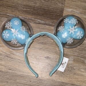 Disney Light Blue light up Snowflake Mickey Ear Headband